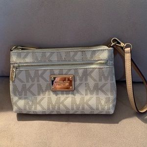 Micheal Kors Clutch